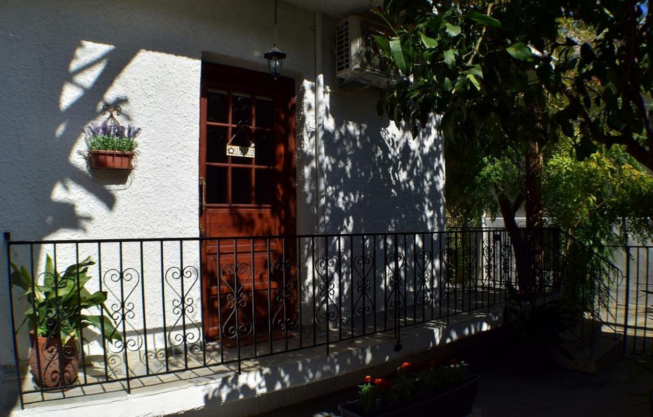House Inside Garden Apartamento Volos Exterior foto