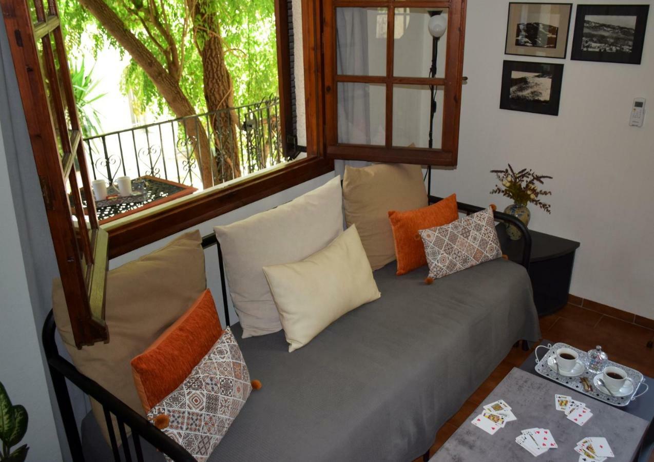 House Inside Garden Apartamento Volos Exterior foto