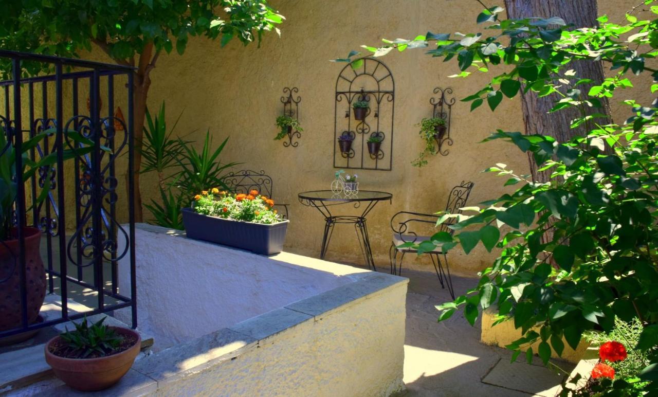 House Inside Garden Apartamento Volos Exterior foto