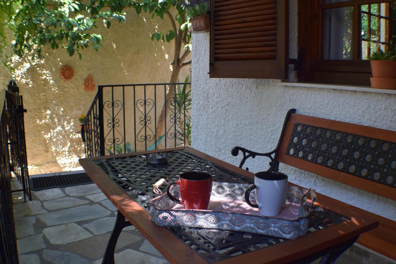 House Inside Garden Apartamento Volos Exterior foto