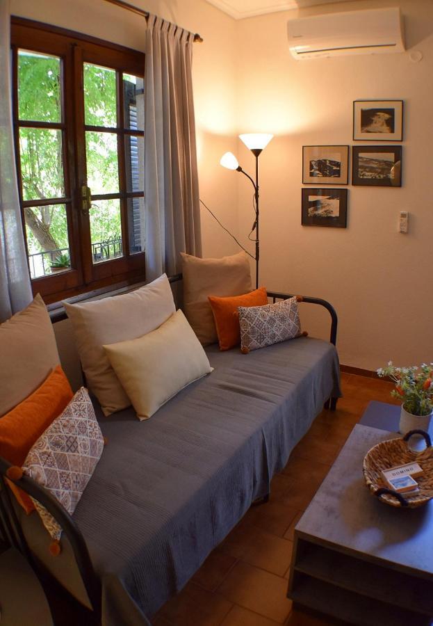 House Inside Garden Apartamento Volos Exterior foto