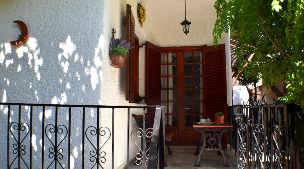 House Inside Garden Apartamento Volos Exterior foto
